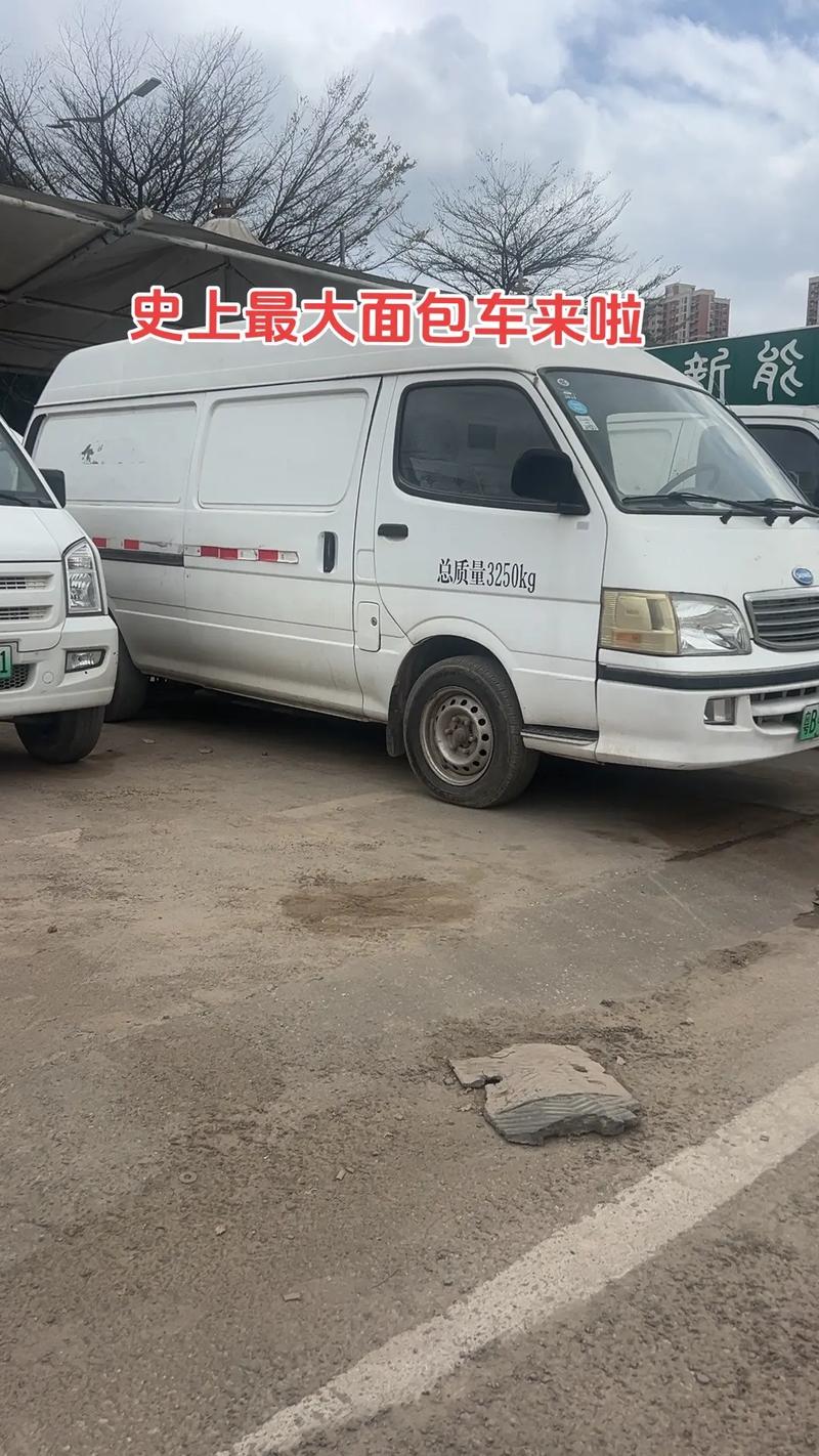 面包车搞笑图片_搞笑面包车图，拉货趣事多，高清二手车，生活好伙伴！